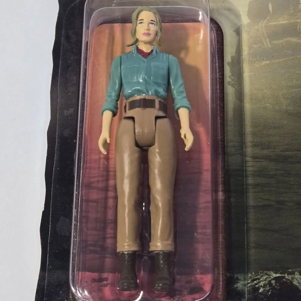 DISNEY JUNGLE CRUISE REACTION FIGURE LOT OF 2 LILY & FRANK SUPER 7